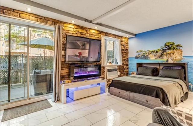 Summer Getaway In Brooklyn Private Room, Bath, Kitchen & Backyard New York