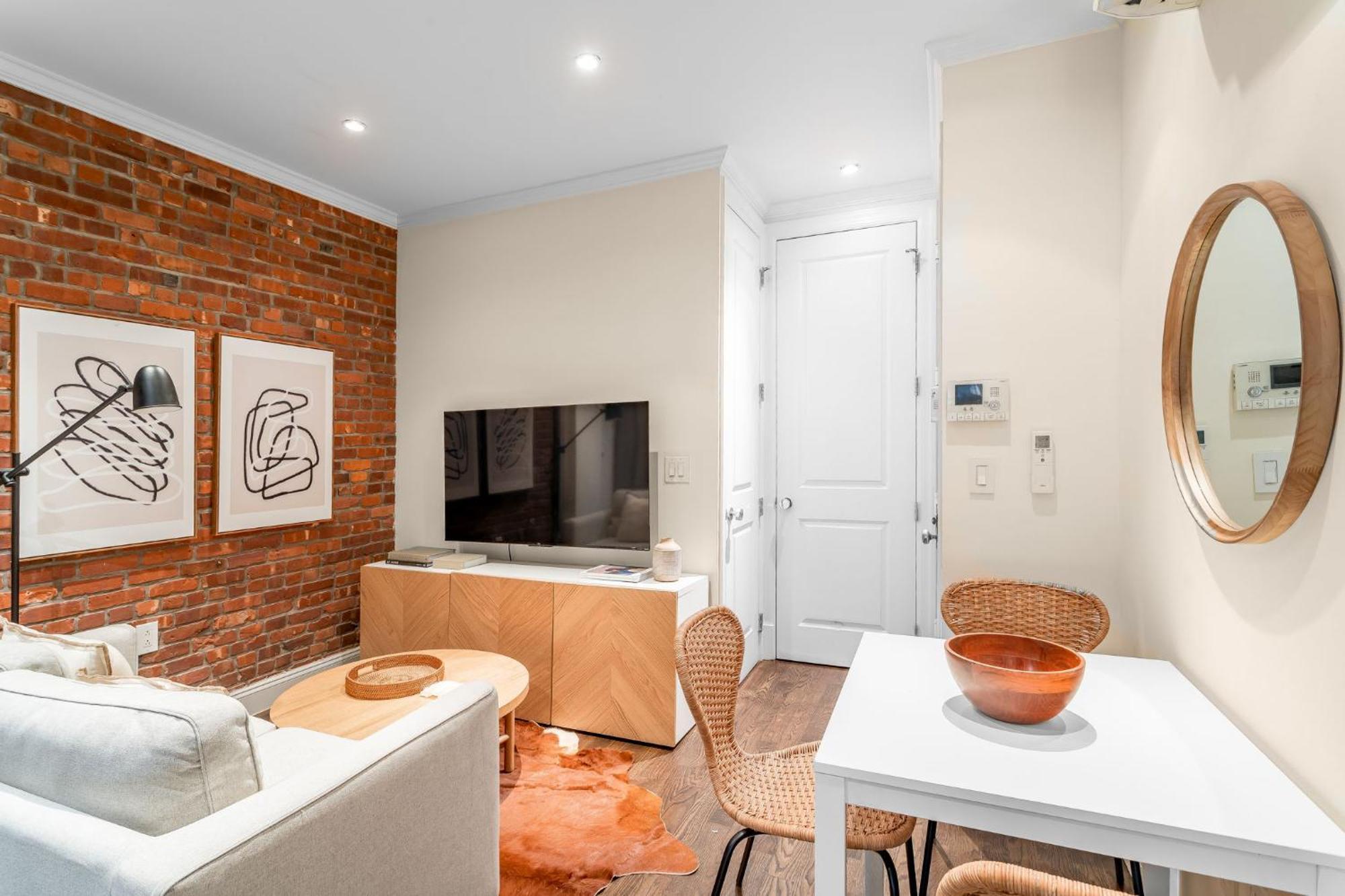 Chic Near 3rd Street Promenade With Shared Bathroom Homestay
