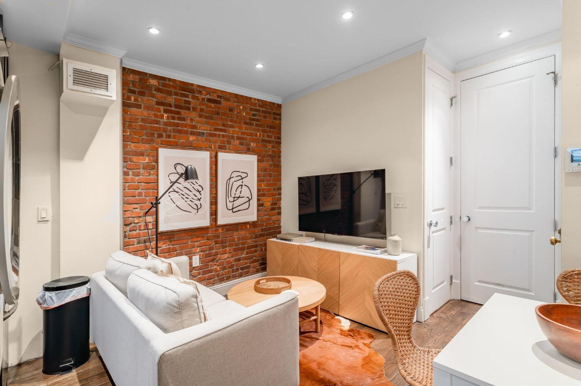 Chic Near 3rd Street Promenade With Shared Bathroom Homestay *