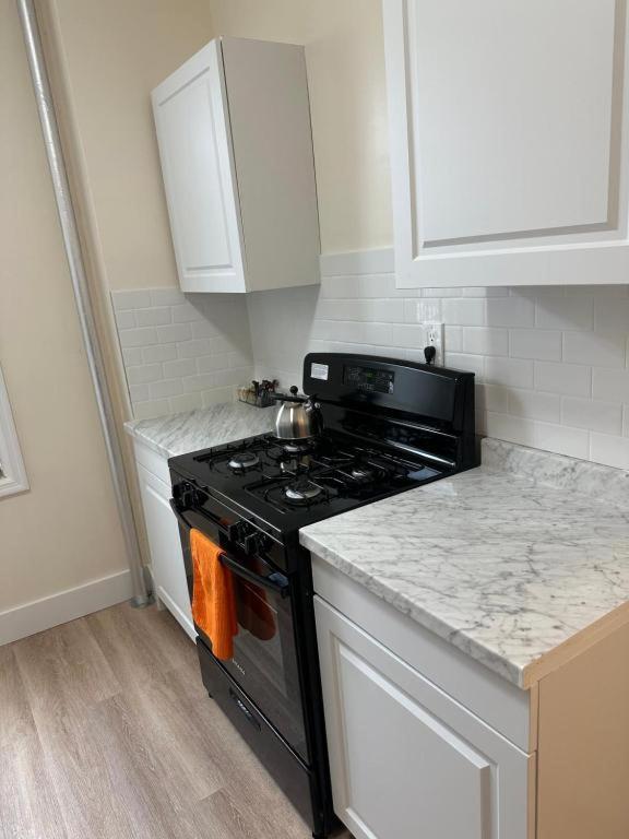 C8 Crown 1 Bedroom Apartment *