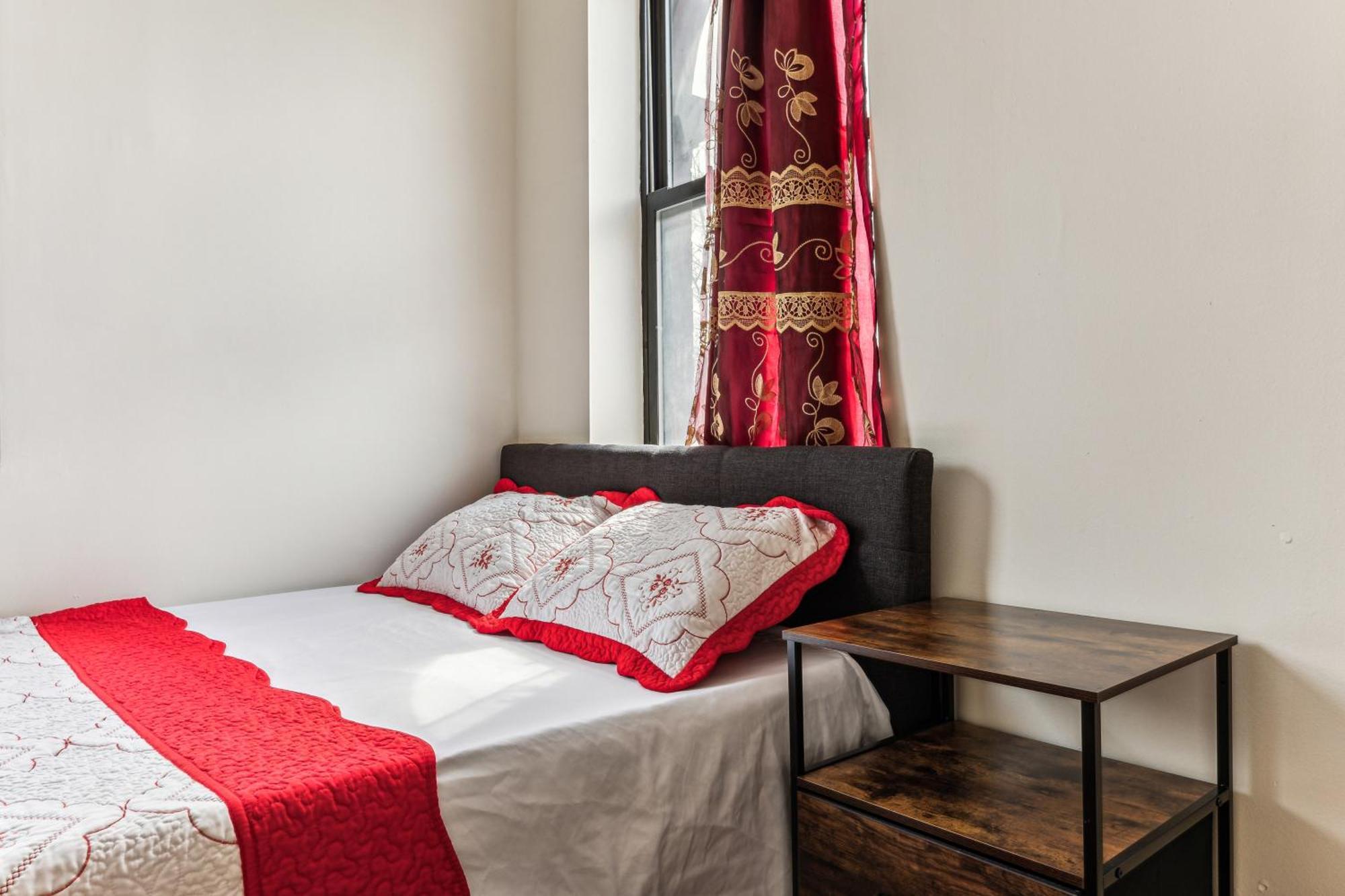 Empire Blvd Guest house *