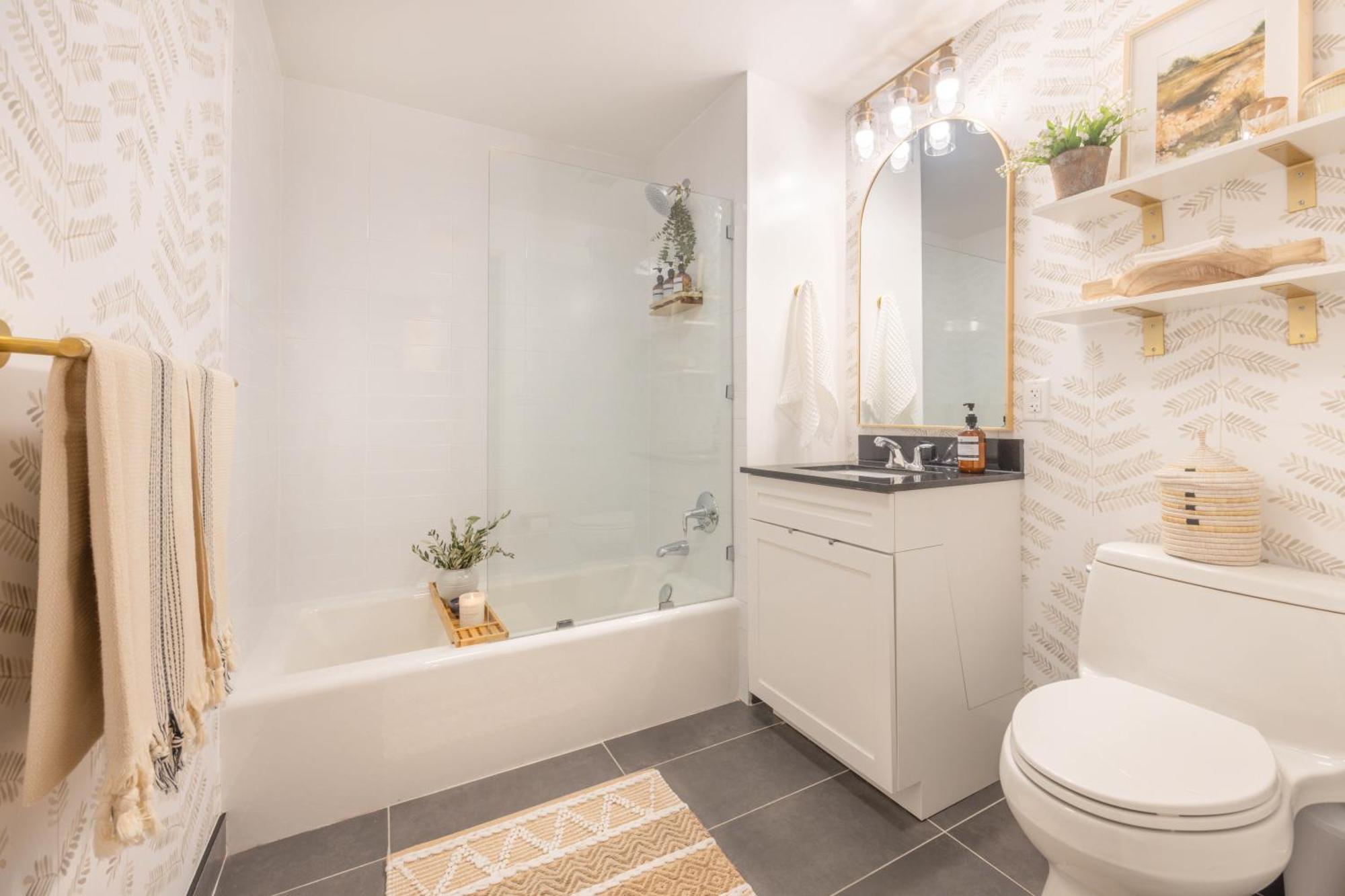 Designer For 6, Views, Near Times Square! Apartment New York
