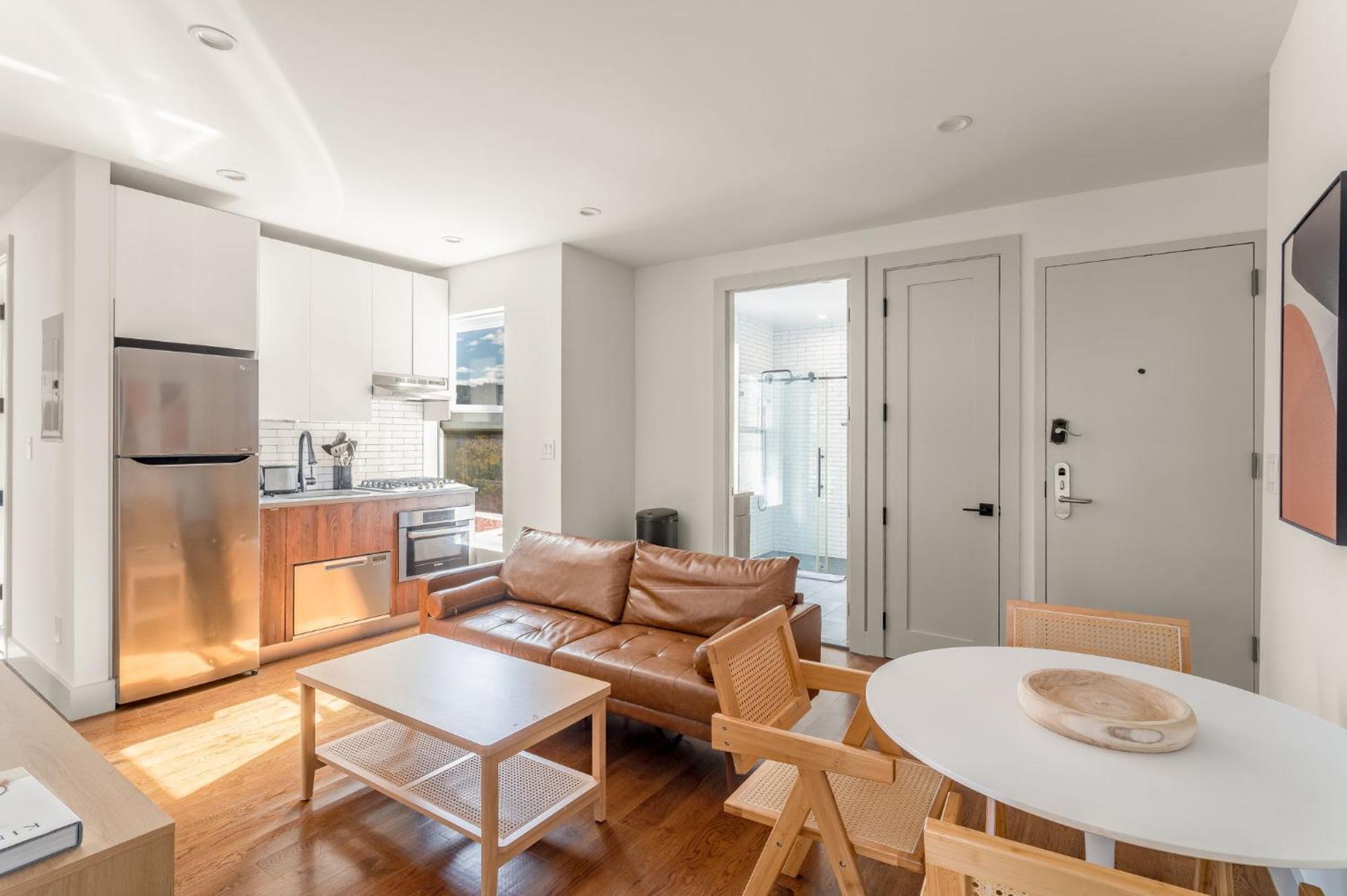 Fantastic 3bedroom 2bath Near Tompkins Square Park Apartment *