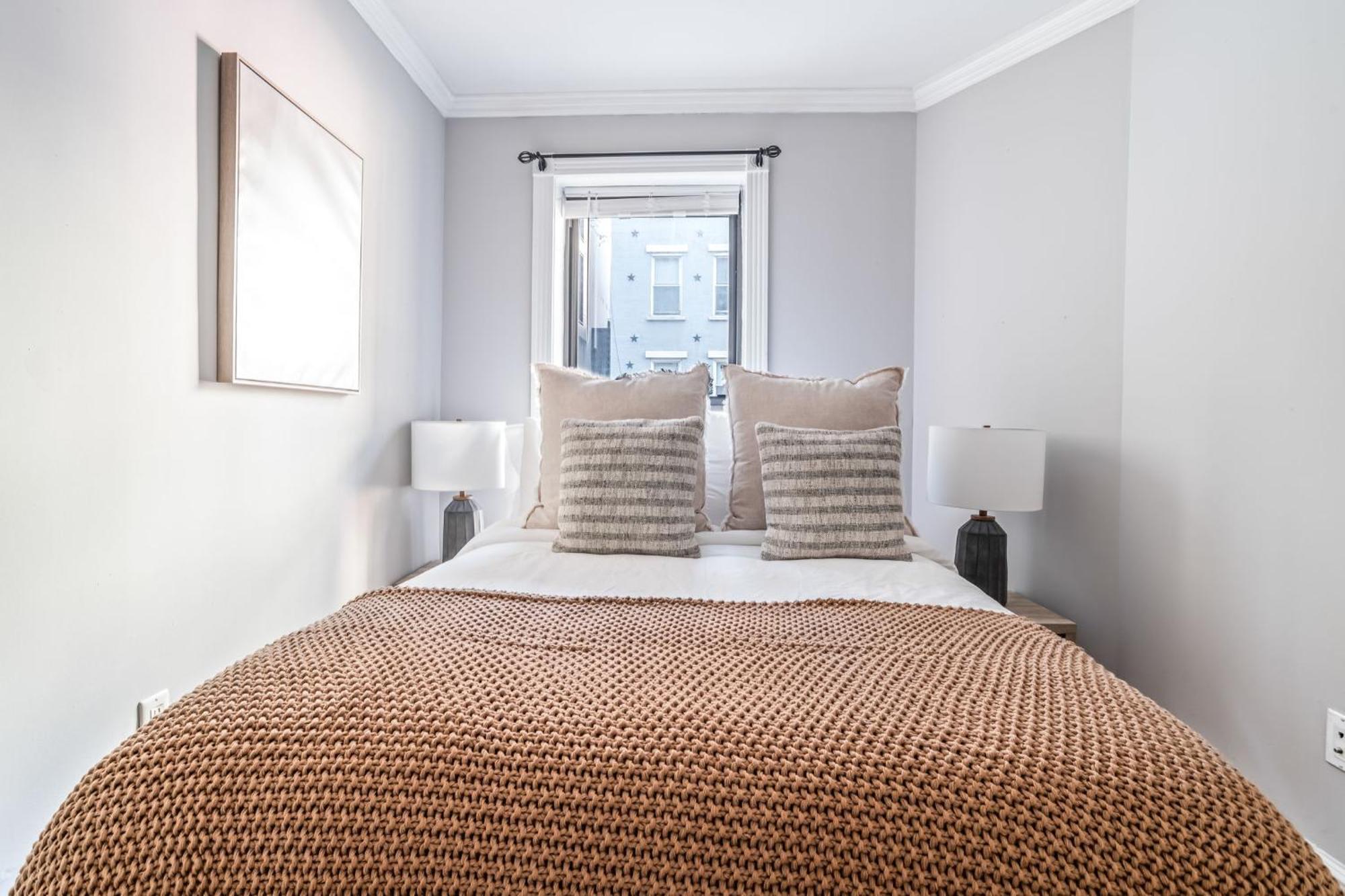 Stylish Midtown 2bed 1bth In The Heart Of Midtown Manhattan Apartment *