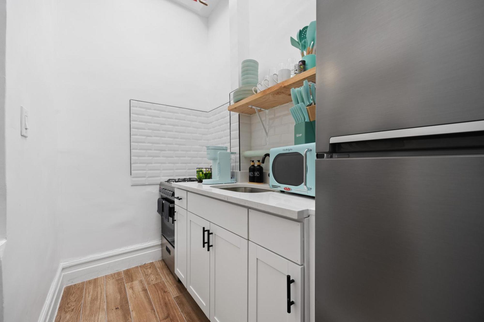 Holiday home Artful 3 Bdr And Private Patio Near Subway And Stadium At 