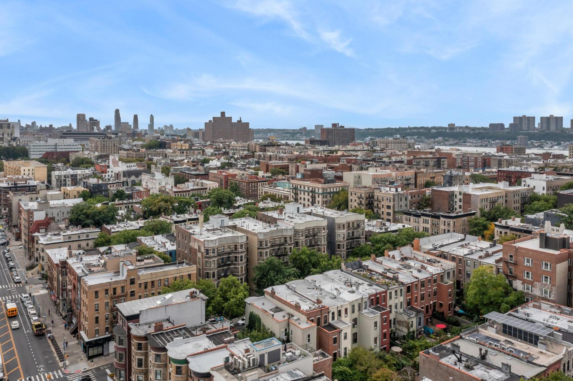 Artful 3 Bdr And Private Patio Near Subway And Stadium At 