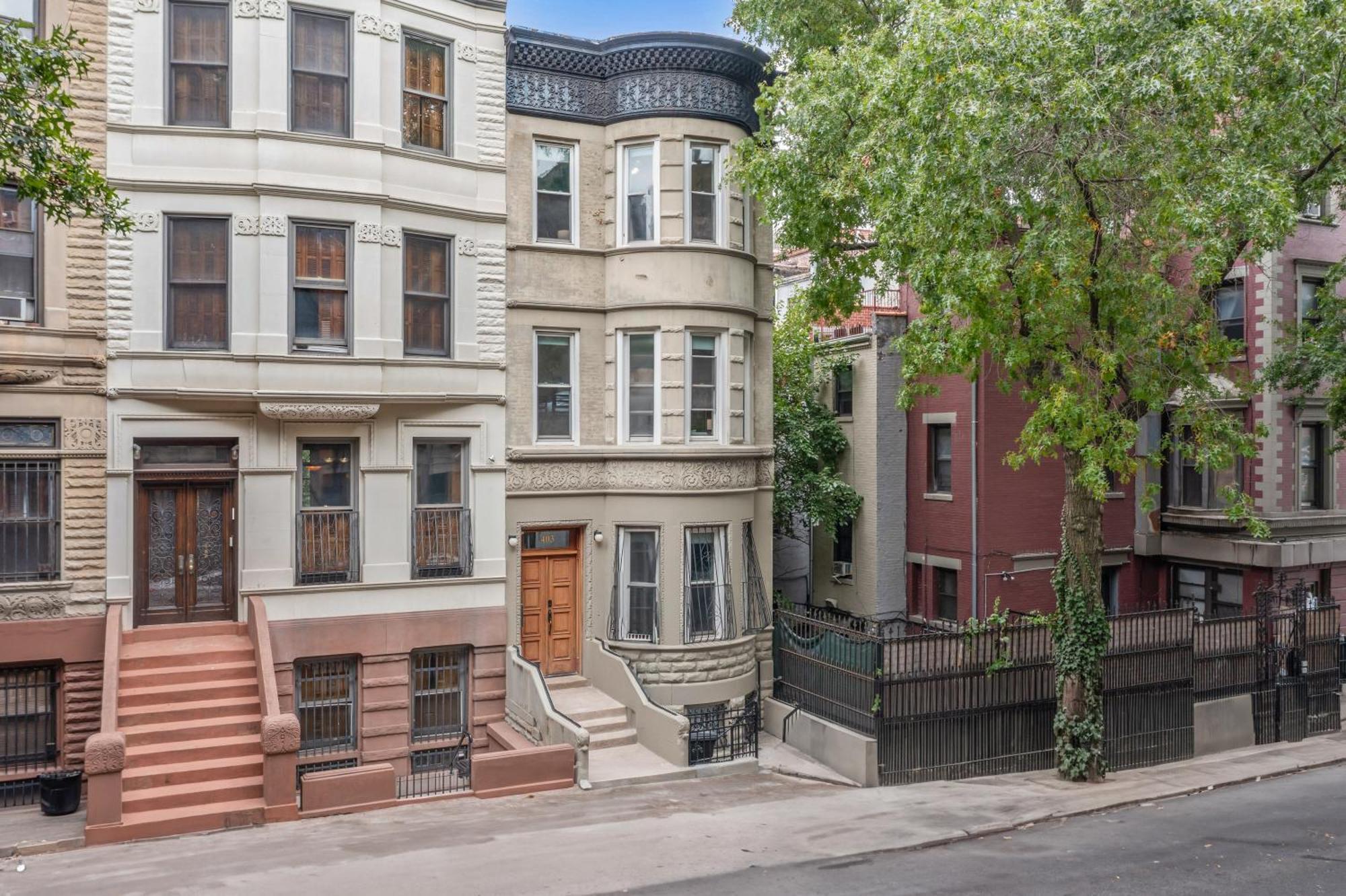 Artful 3 Bdr And Private Patio Near Subway And Stadium At 
