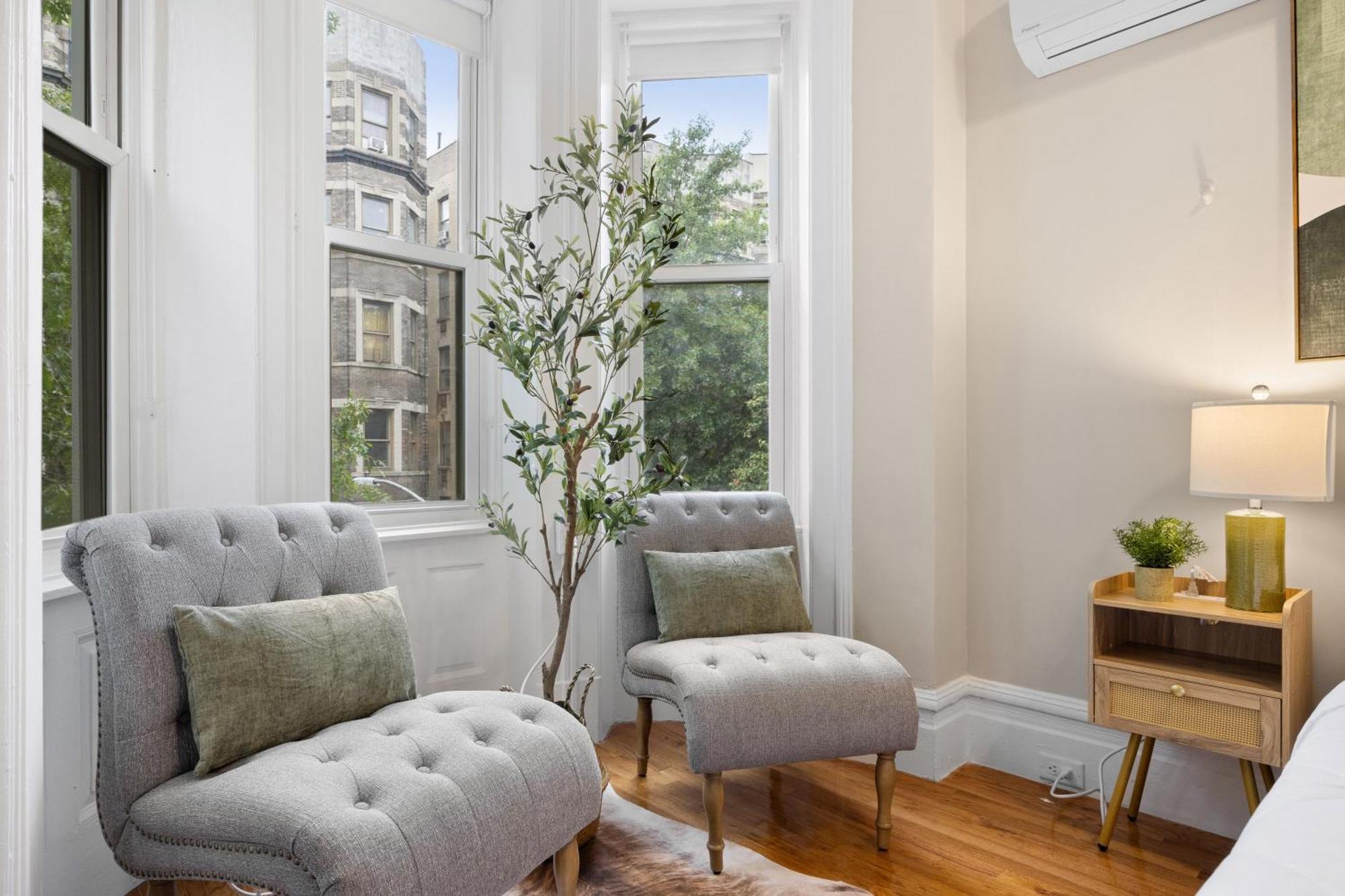 Holiday home Artful 3 Bdr And Private Patio Near Subway And Stadium At 