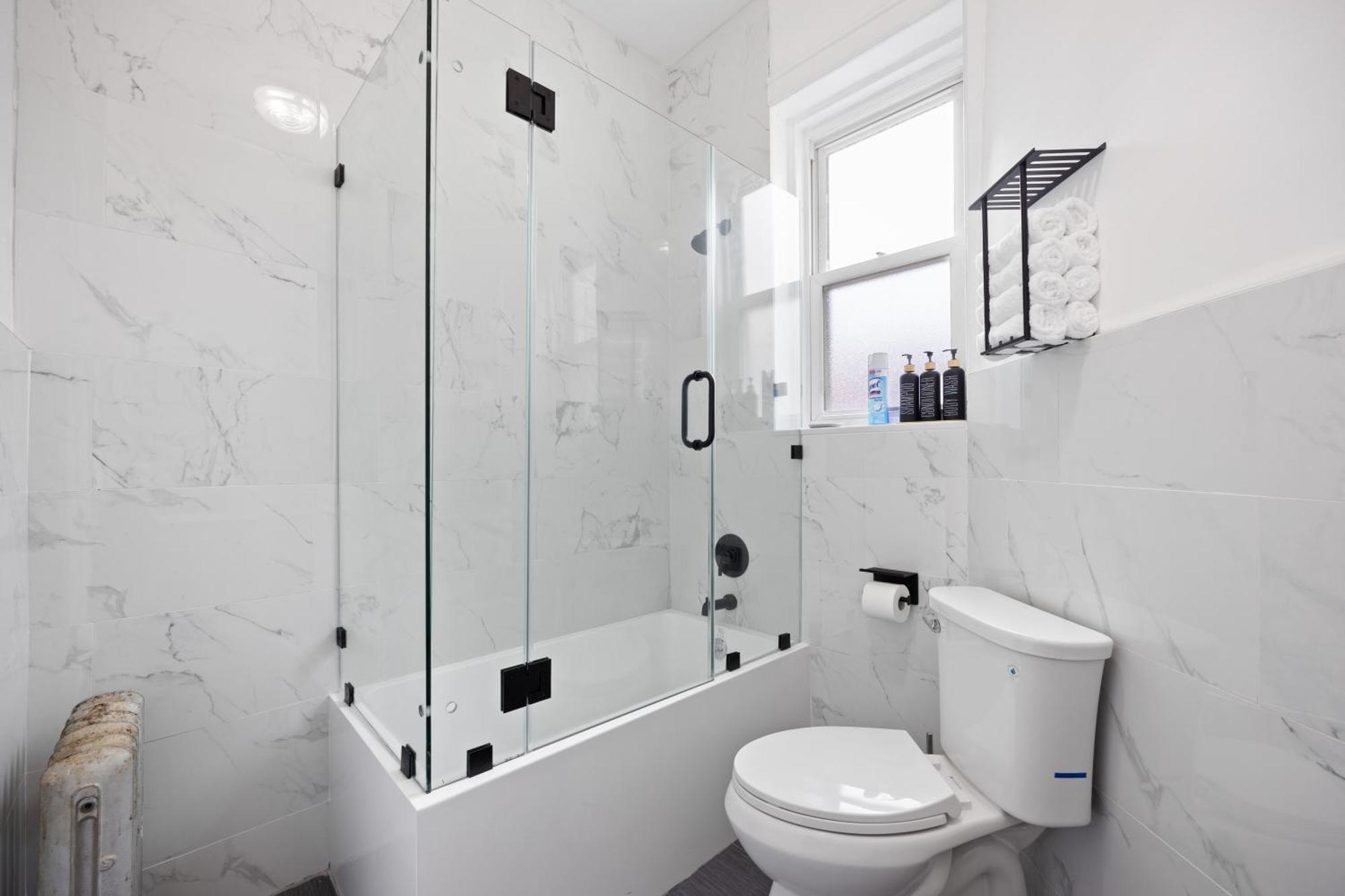 Artful 3 Bdr And Private Patio Near Subway And Stadium At 