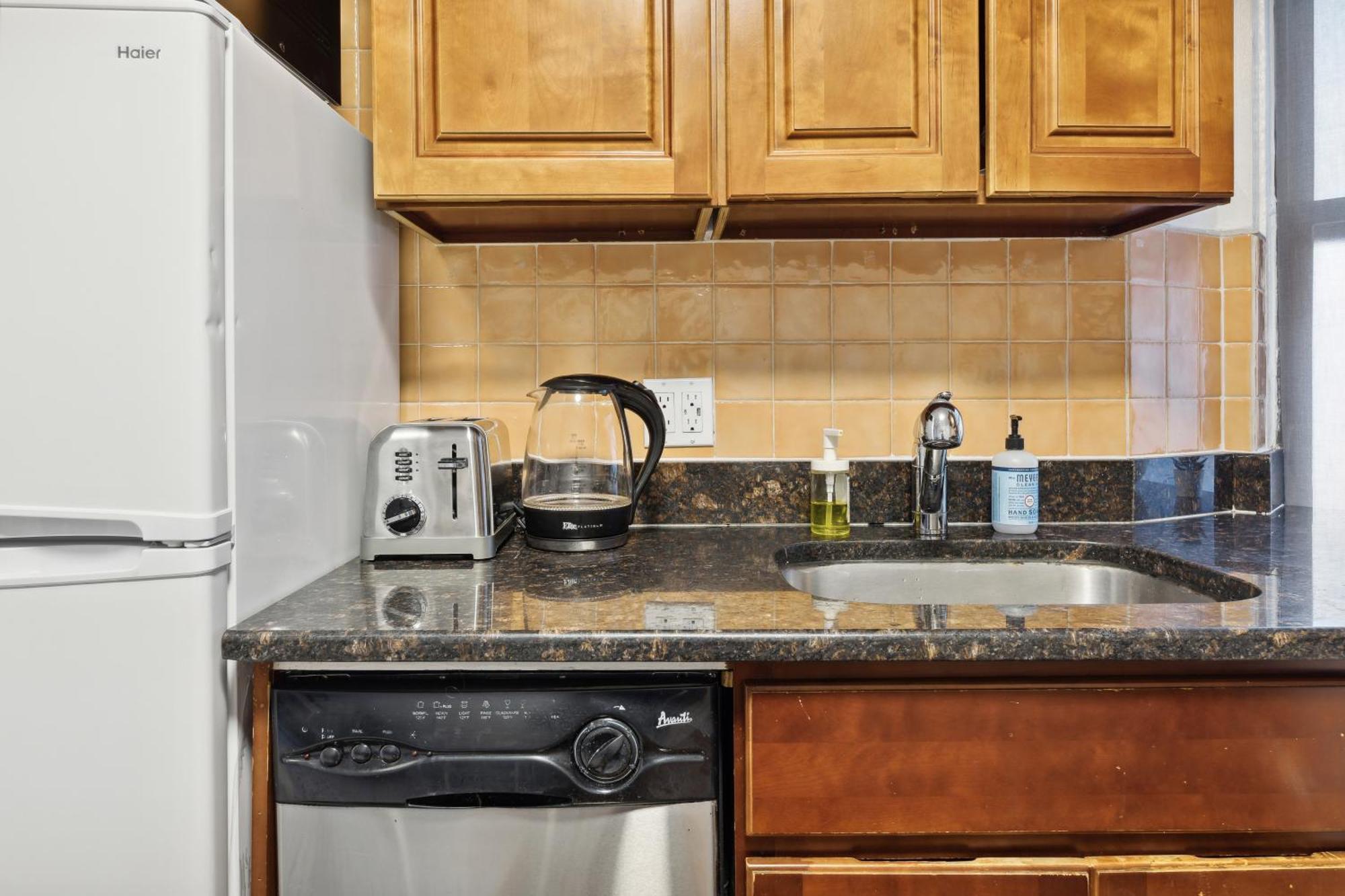 Prime Manhattan Location Family Friendly 2Br