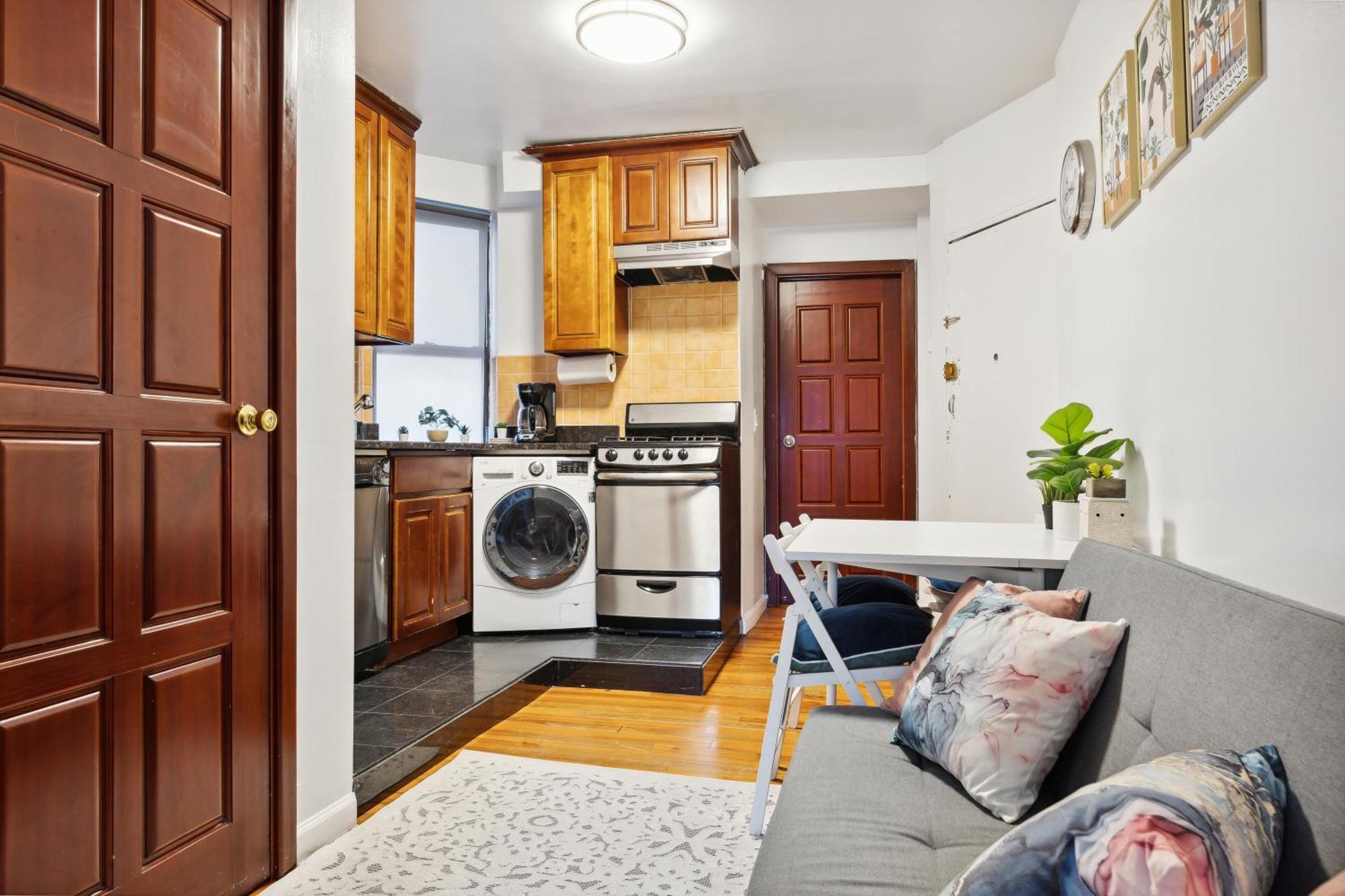 Prime Manhattan Location Family Friendly 2Br Apartment *