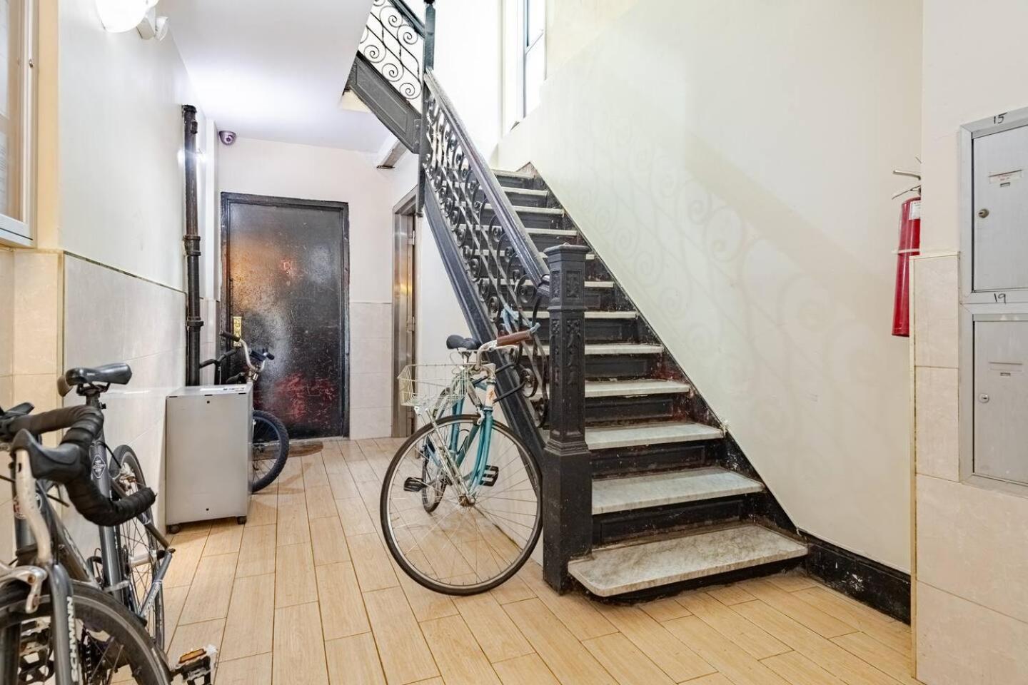 Apartment Sundrenched East Village *