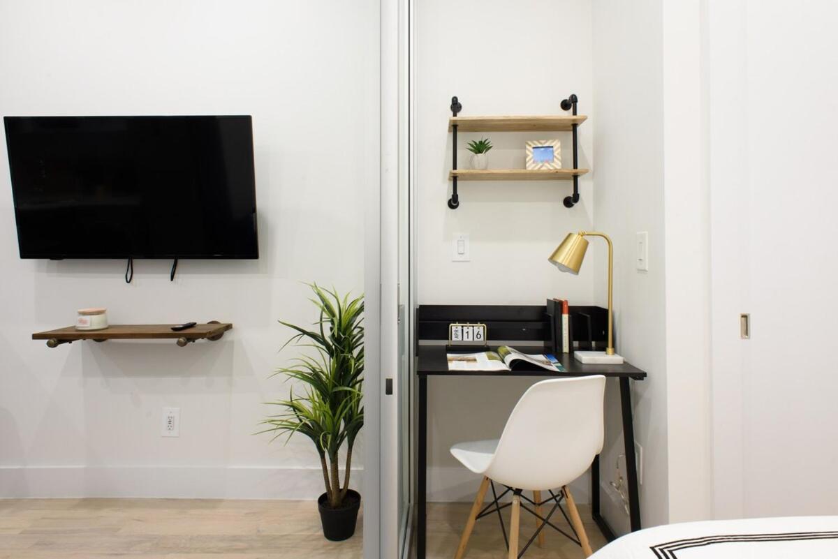78-1b New 1br Prime Ues Wd In Unit