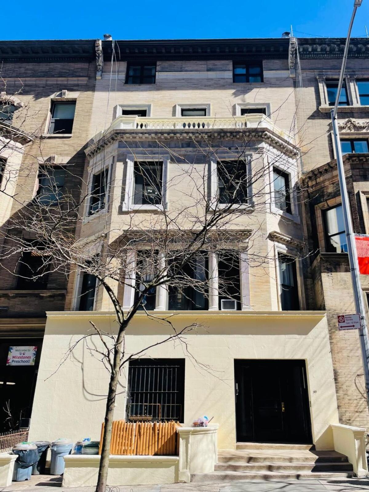 74-1c New With Private Outdoors - Gym Apartment *