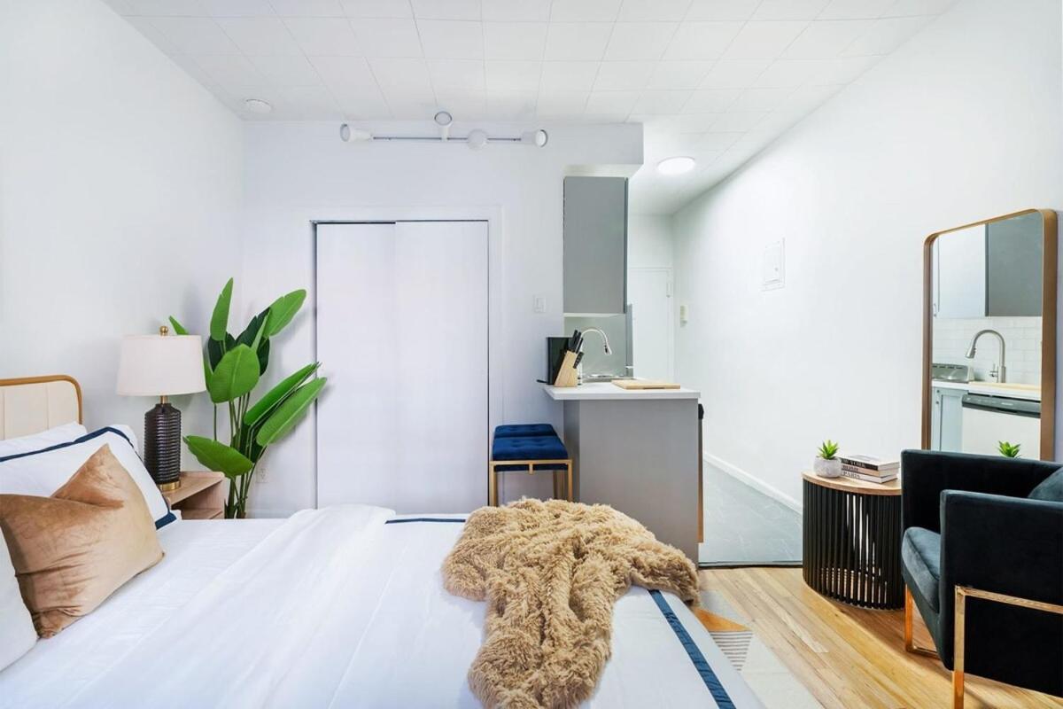 74-1c New With Private Outdoors - Gym *