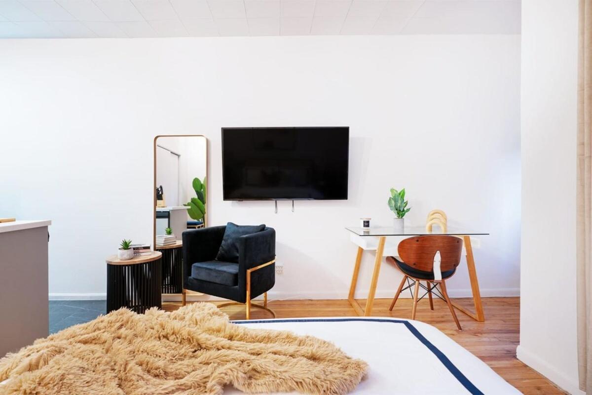 74-1c New With Private Outdoors - Gym Apartment New York