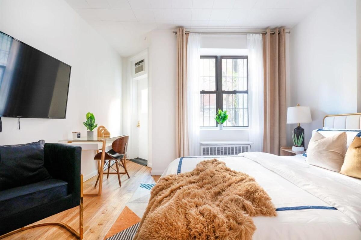 Apartment 74-1c New With Private Outdoors - Gym *