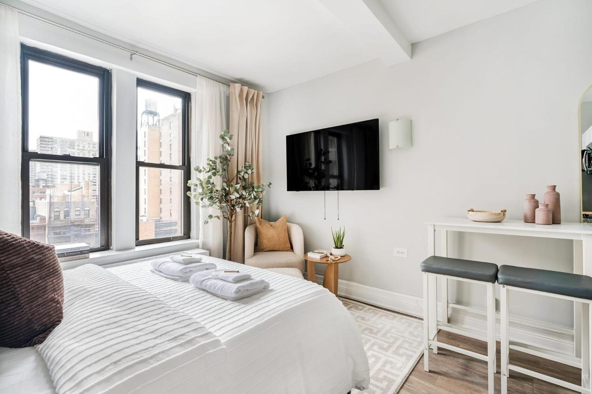 73-819 New Uws Doorman Gym Apartment