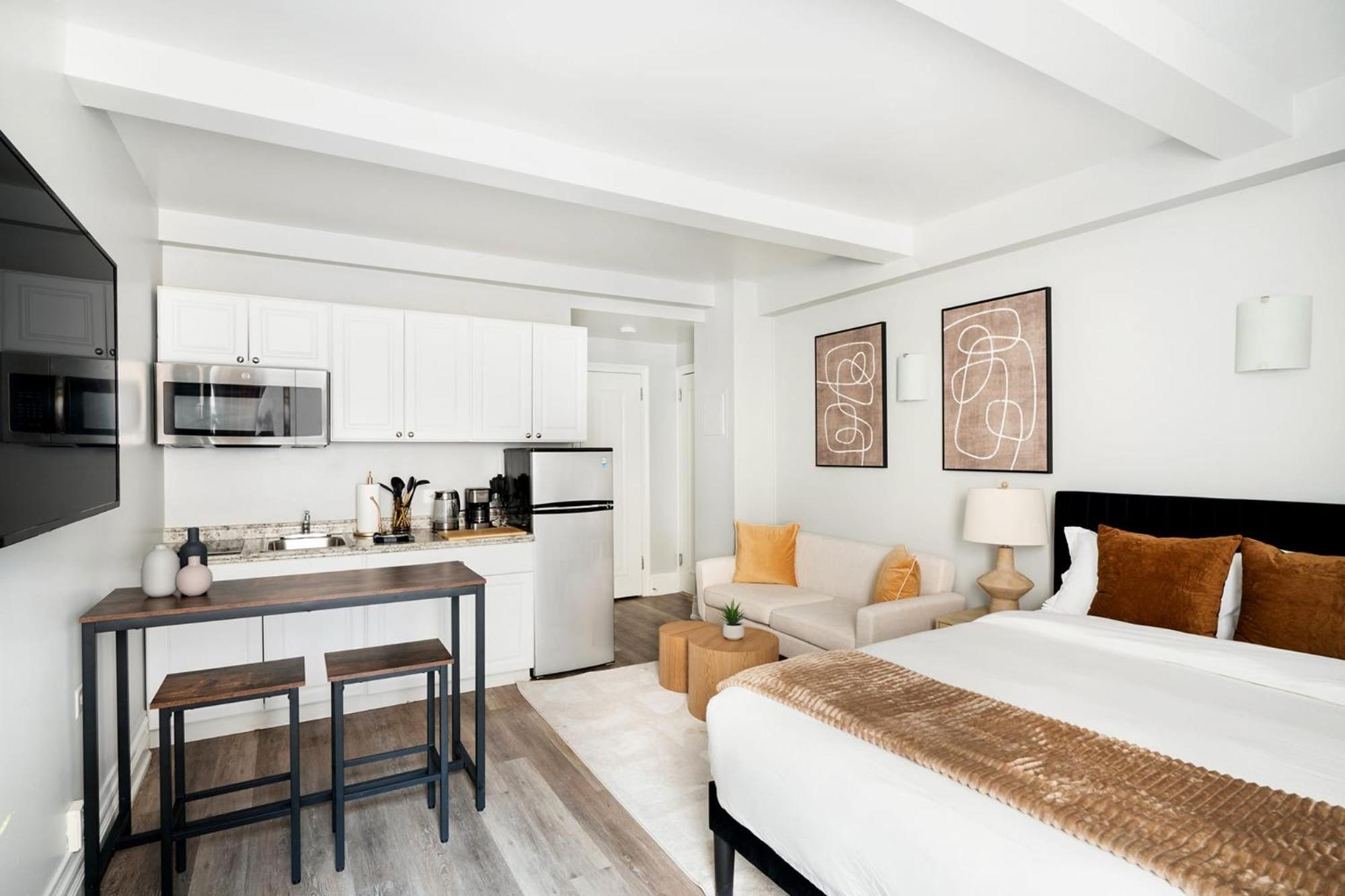 73-410 Luxury 24 Dm New Uws Gym Laundry New York