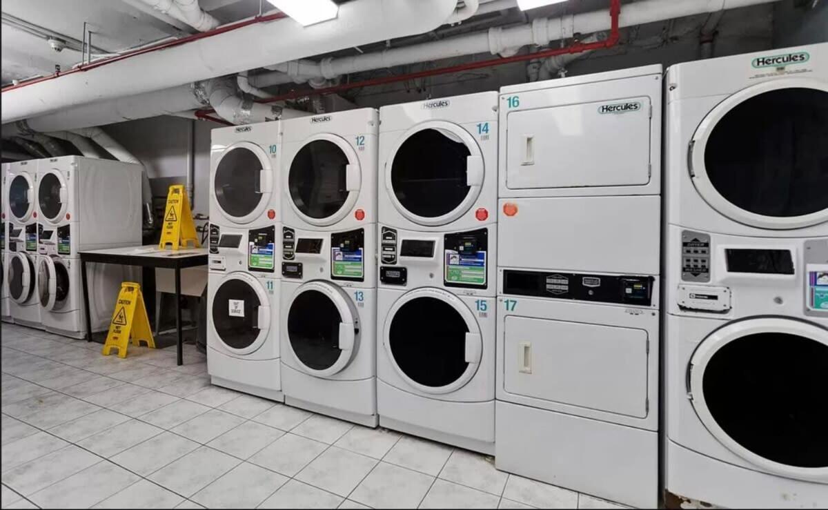 73-1504 Newly Reno Uws Doorman Gym Laundry