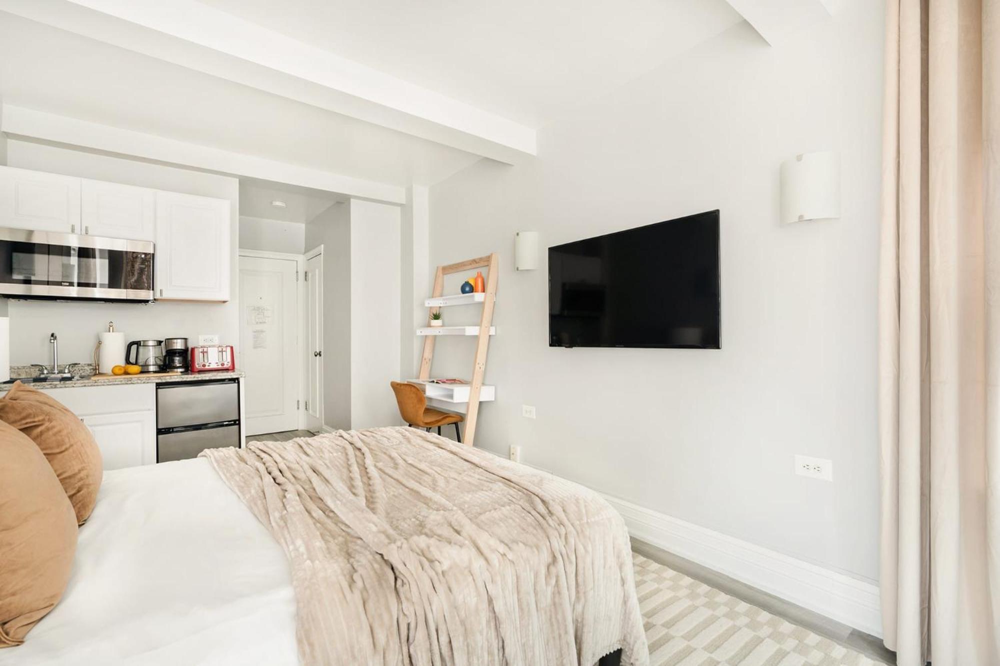 Apartment 73-1503 Newly Reno Uws Doorman Gym Laundry New York