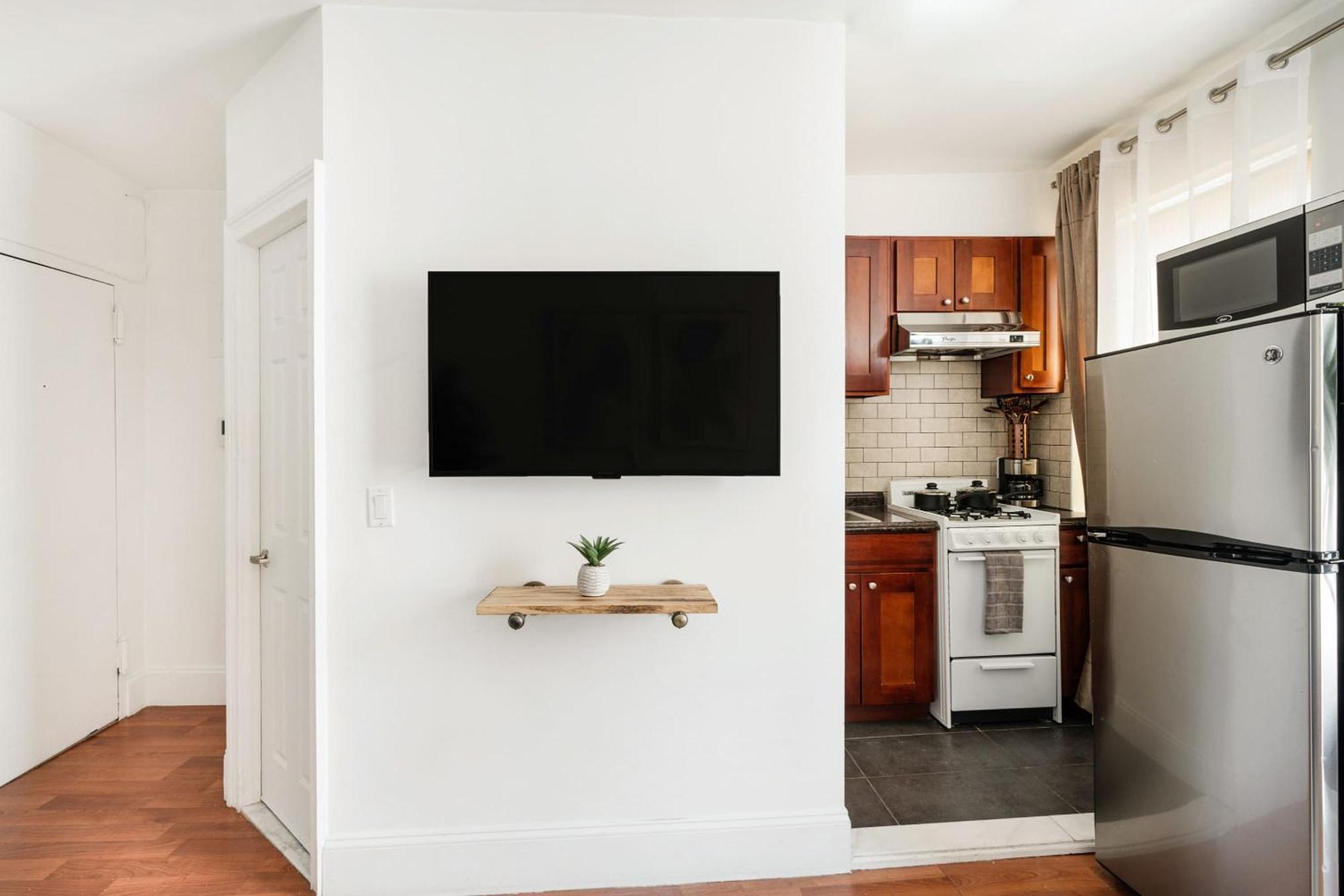 Apartment 69-4d Trendy Lower East Side 1br Brand New New York