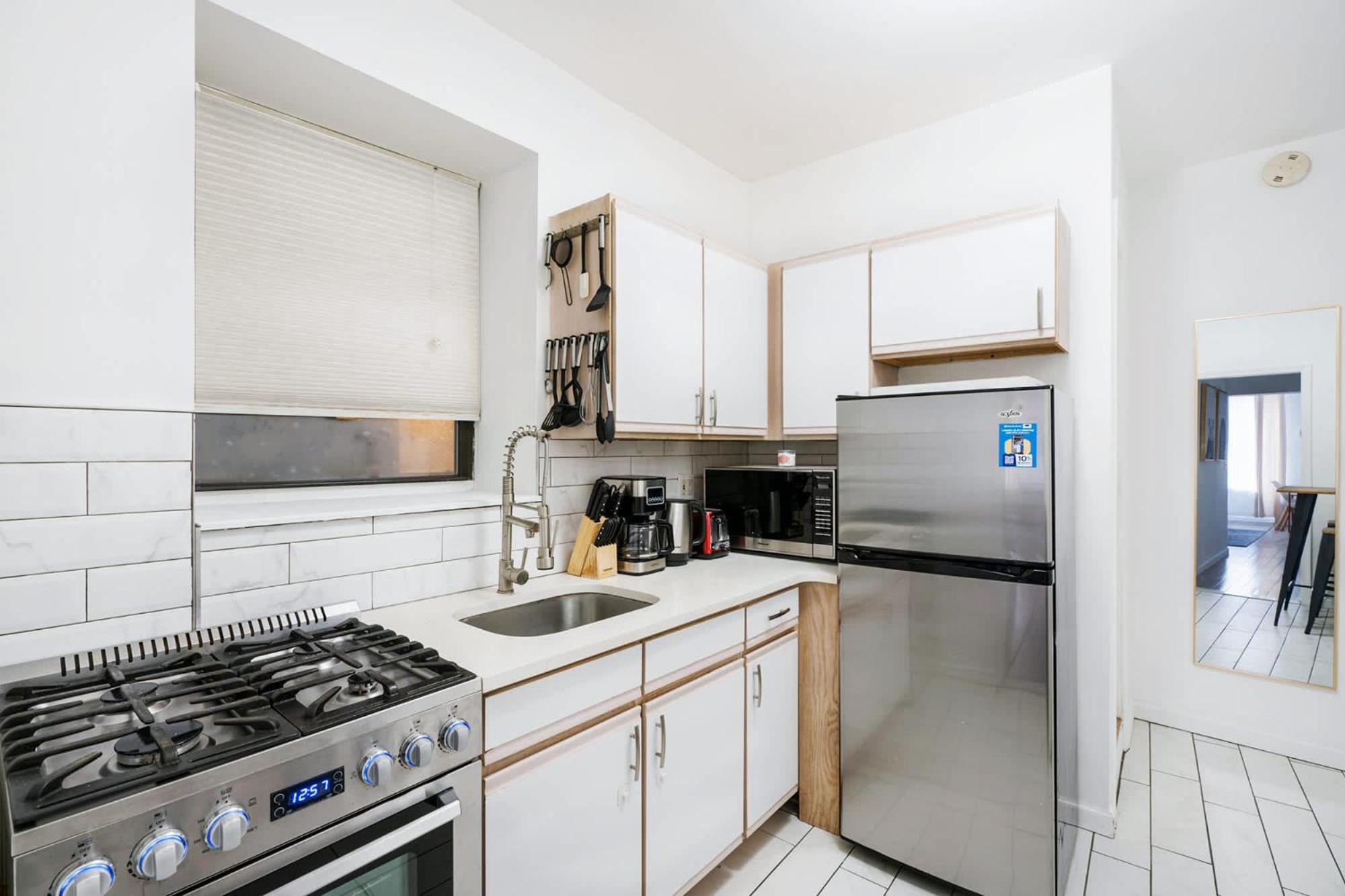 428-2e Newly Furnished 2br Prime Midtown Sleeps 5 Apartment