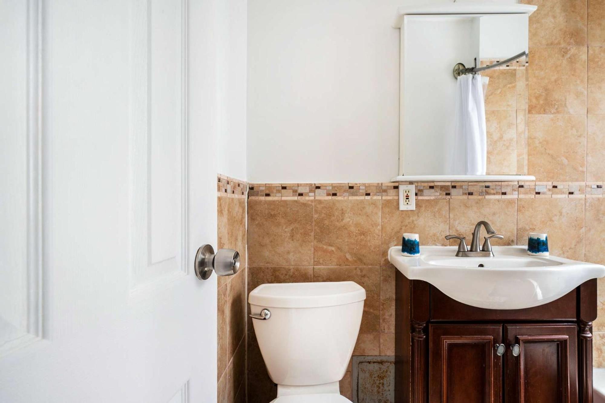 428-2e Newly Furnished 2br Prime Midtown Sleeps 5 Apartment *