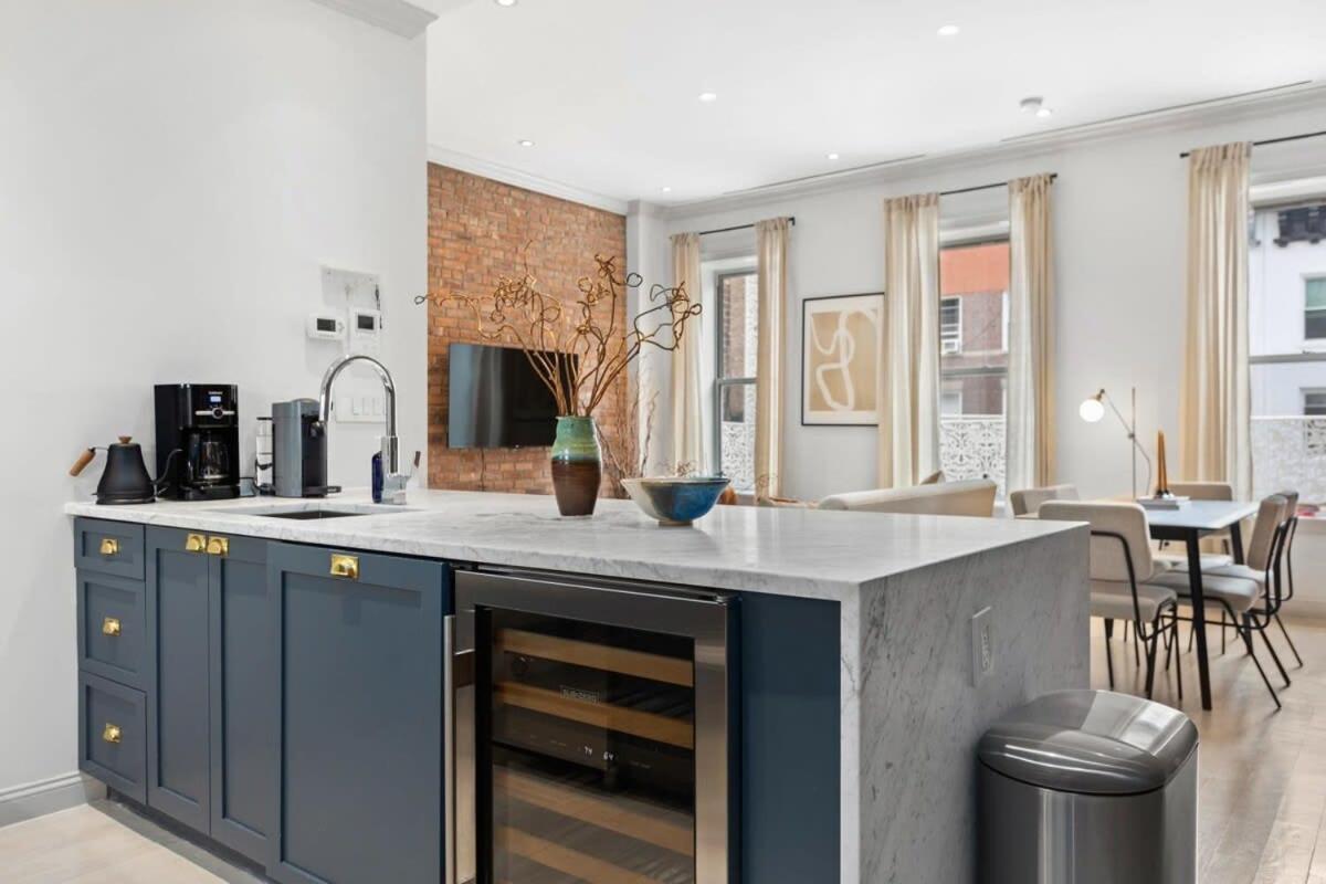 Linden Place Ii By Rove Travel 3 Bedroom Lenox Hill Apartment