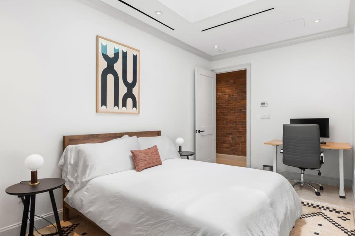 Linden Place Ii By Rove Travel 3 Bedroom Lenox Hill Apartment