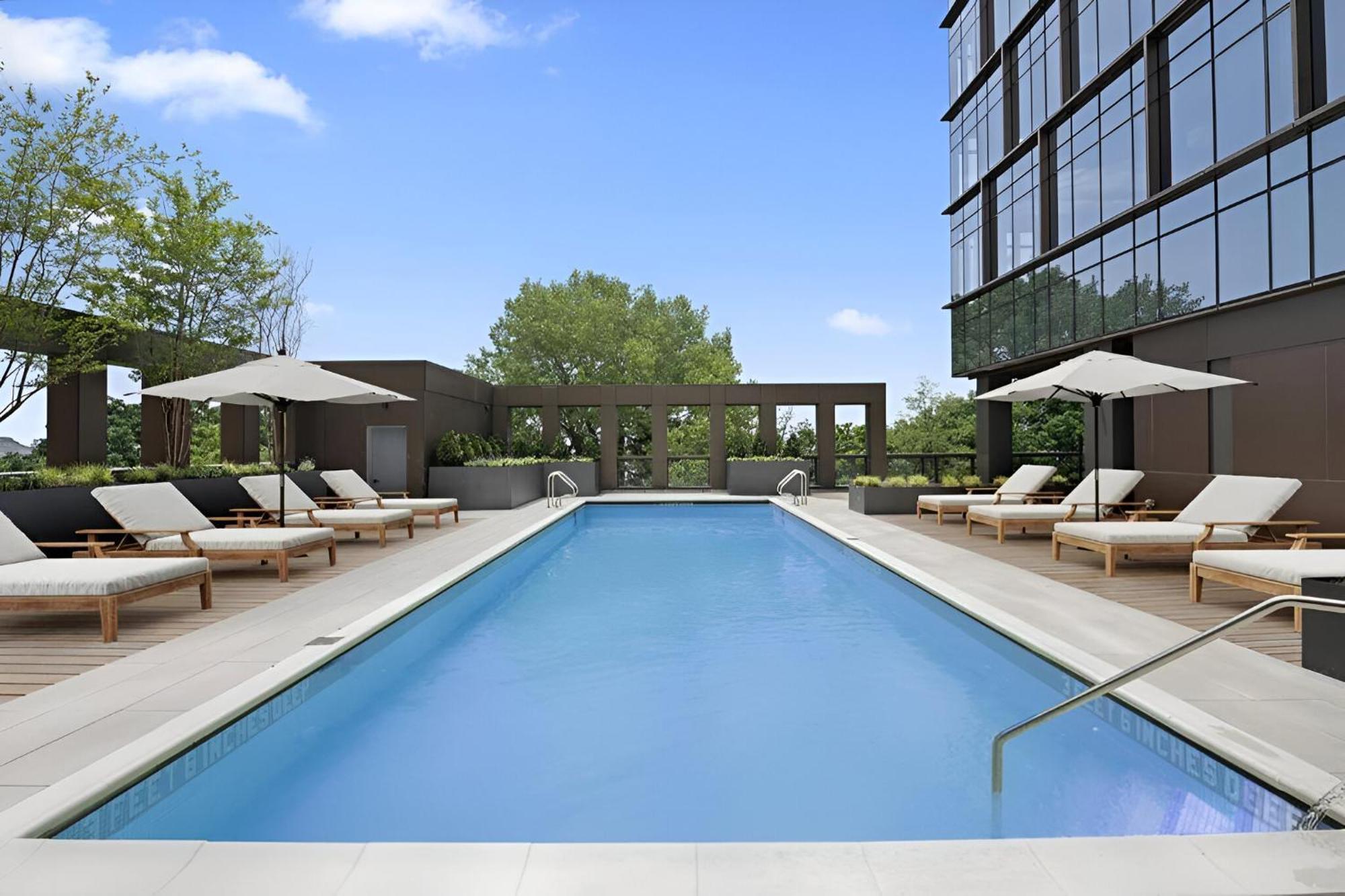 Apartment Posh With Luxe Amenities In Prime Location! *