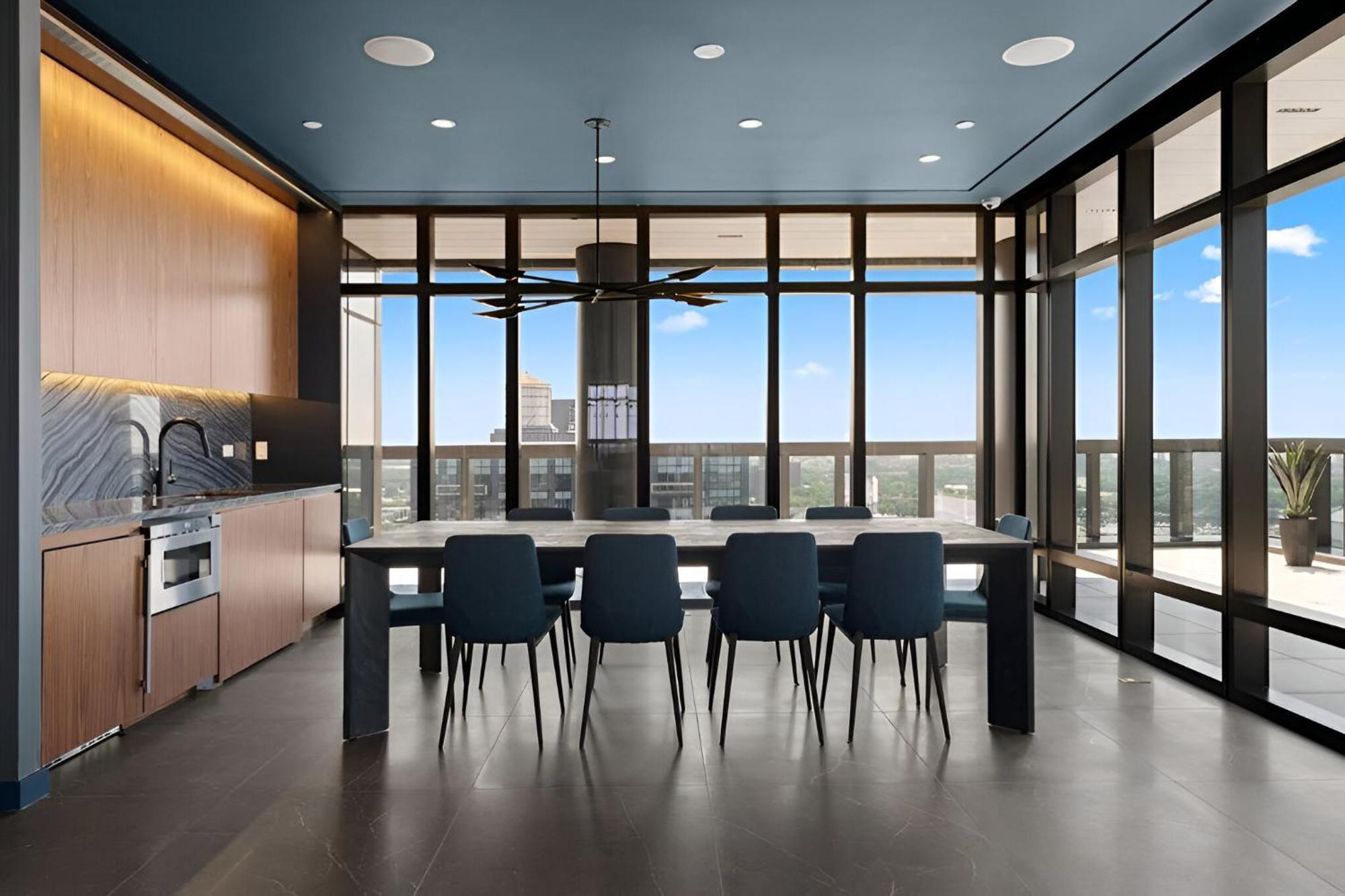 Apartment Posh With Luxe Amenities In Prime Location! New York