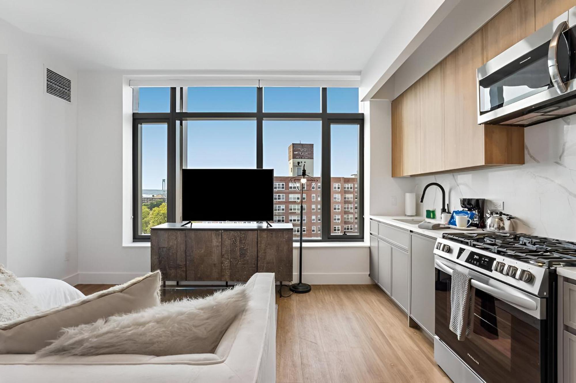 Posh With Luxe Amenities In Prime Location! New York