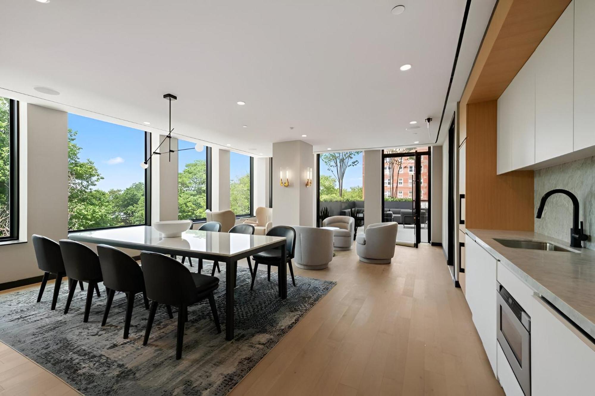 Posh With Luxe Amenities In Prime Location! Apartment New York