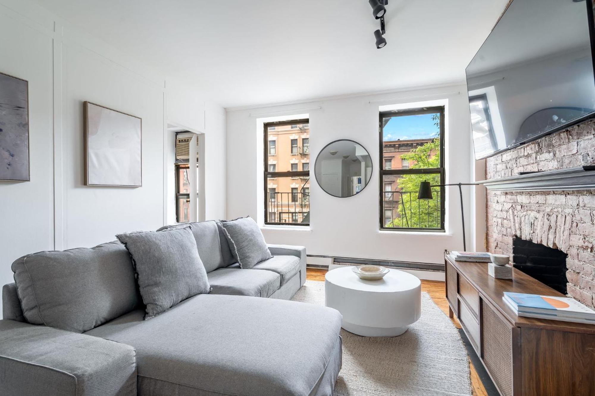 Apartment And Cozy 3br 1ba Escape In Hells Kitchen Close To Times Square *