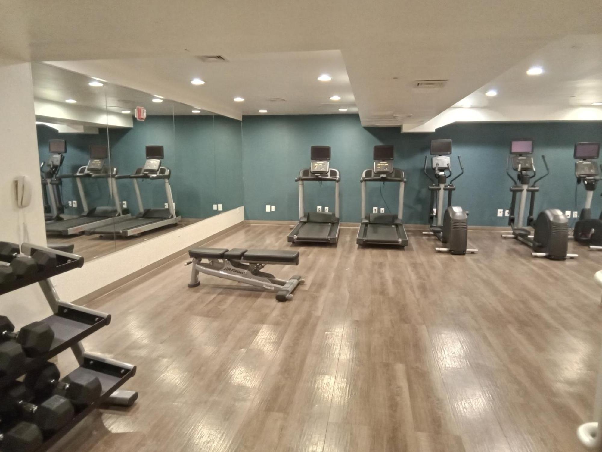 Express Maspeth By Ihg