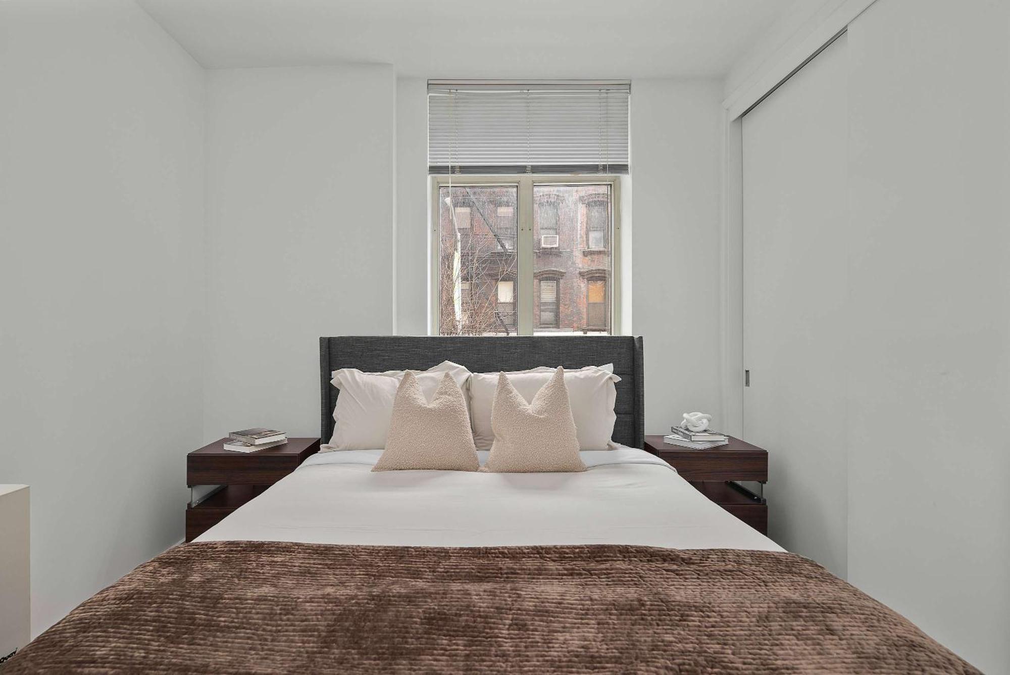 Apartment Spacious 2br Steps From Times Square & Broadway *