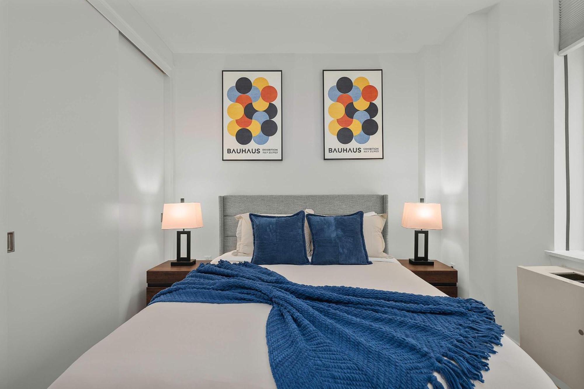 Spacious 2br Steps From Times Square & Broadway