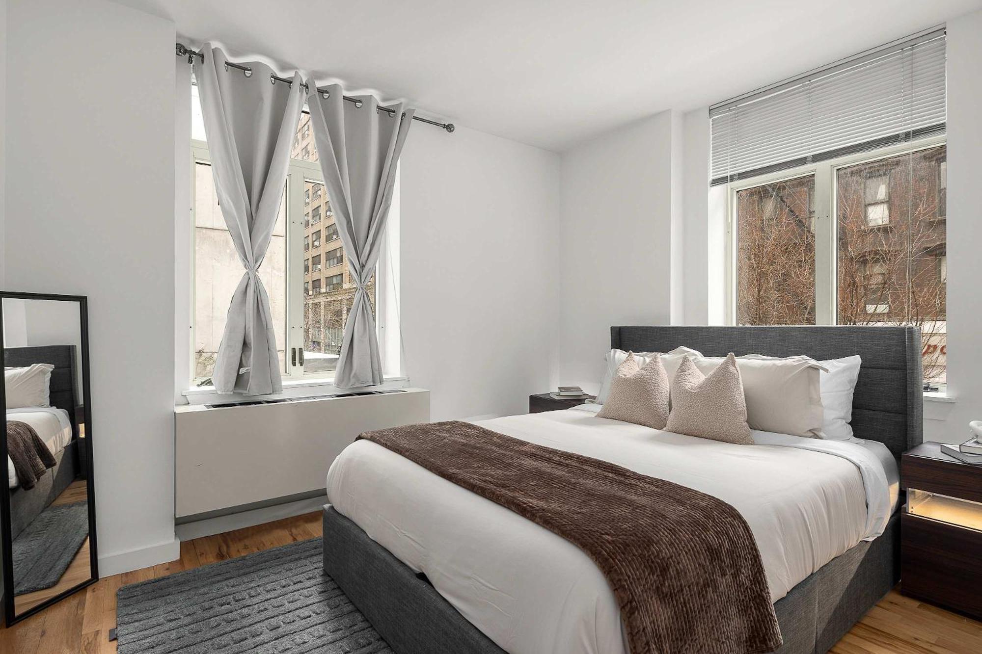 Spacious 2br Steps From Times Square & Broadway Apartment *