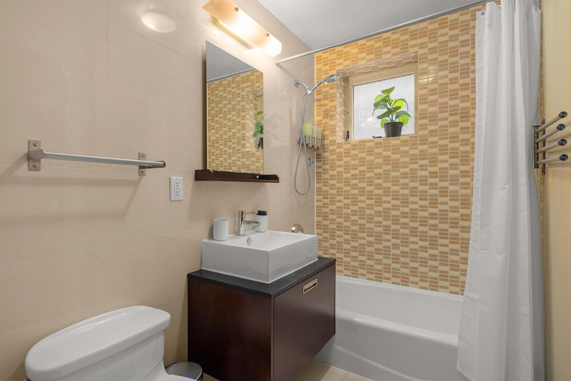 Apartment Spacious 2br Steps From Times Square & Broadway New York