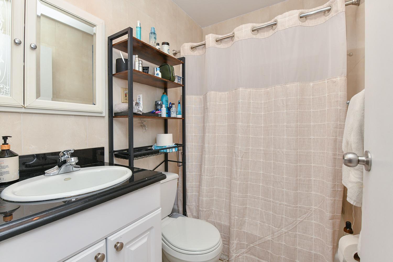 Luxury 2 Bedroom Soho Loft Apartment *