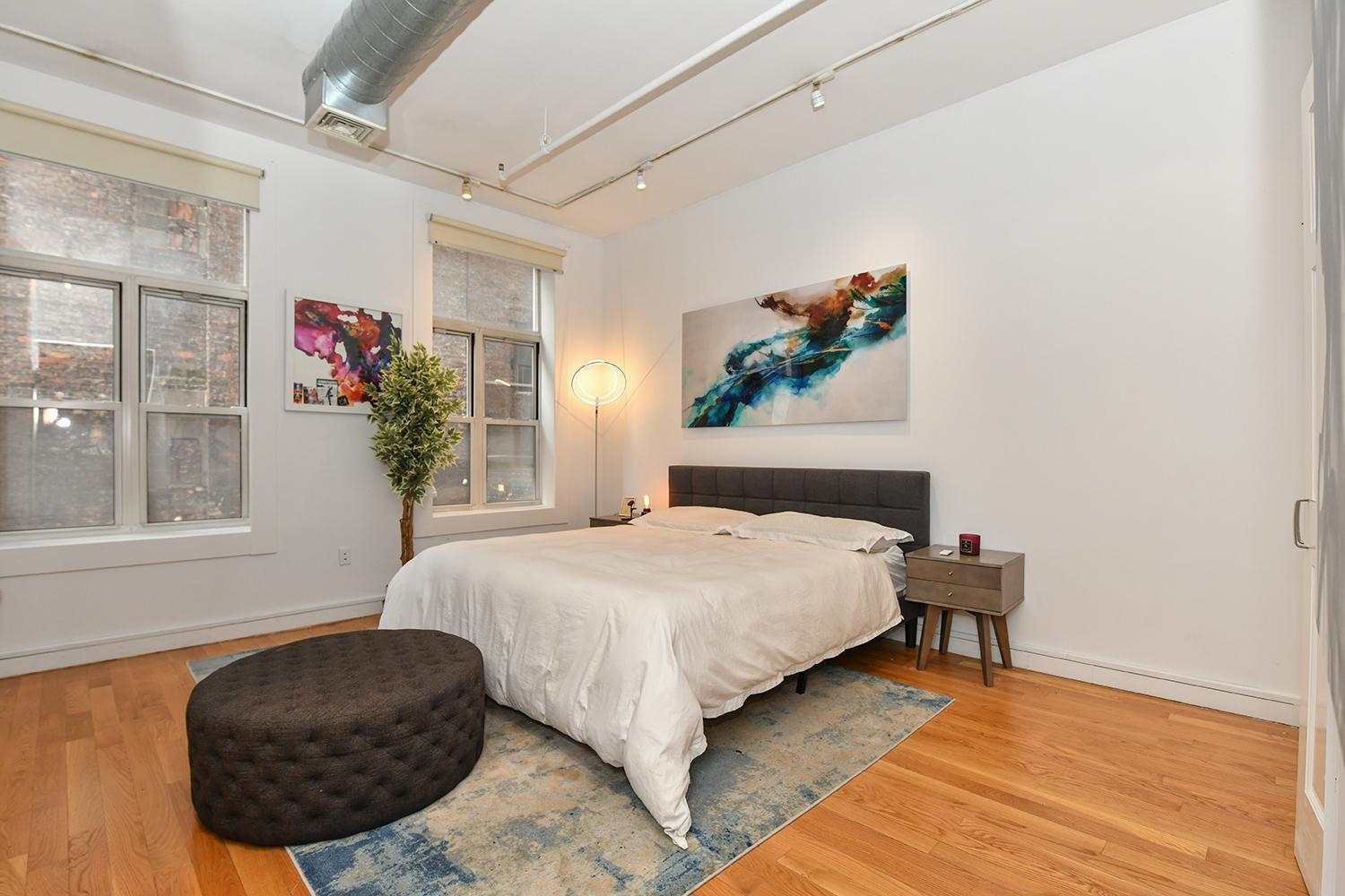 Luxury 2 Bedroom Soho Loft *