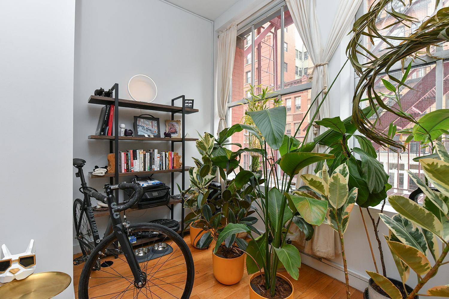 Luxury 2 Bedroom Soho Loft Apartment *