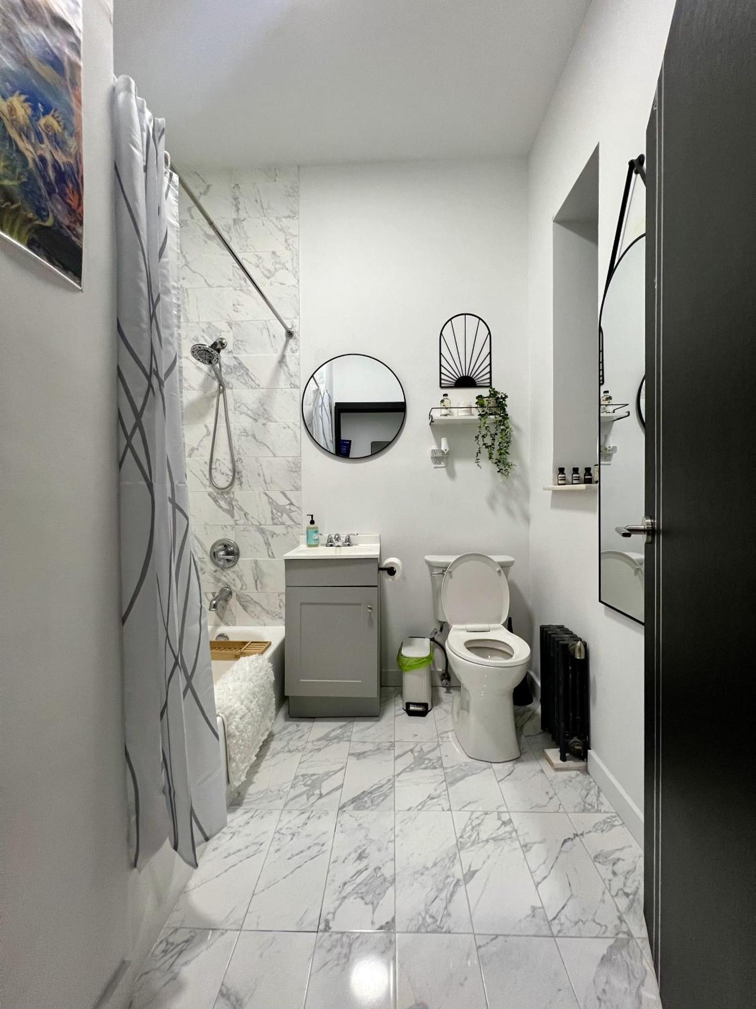Steps From Everything - Modern In Downtown's Union Square Apartment *