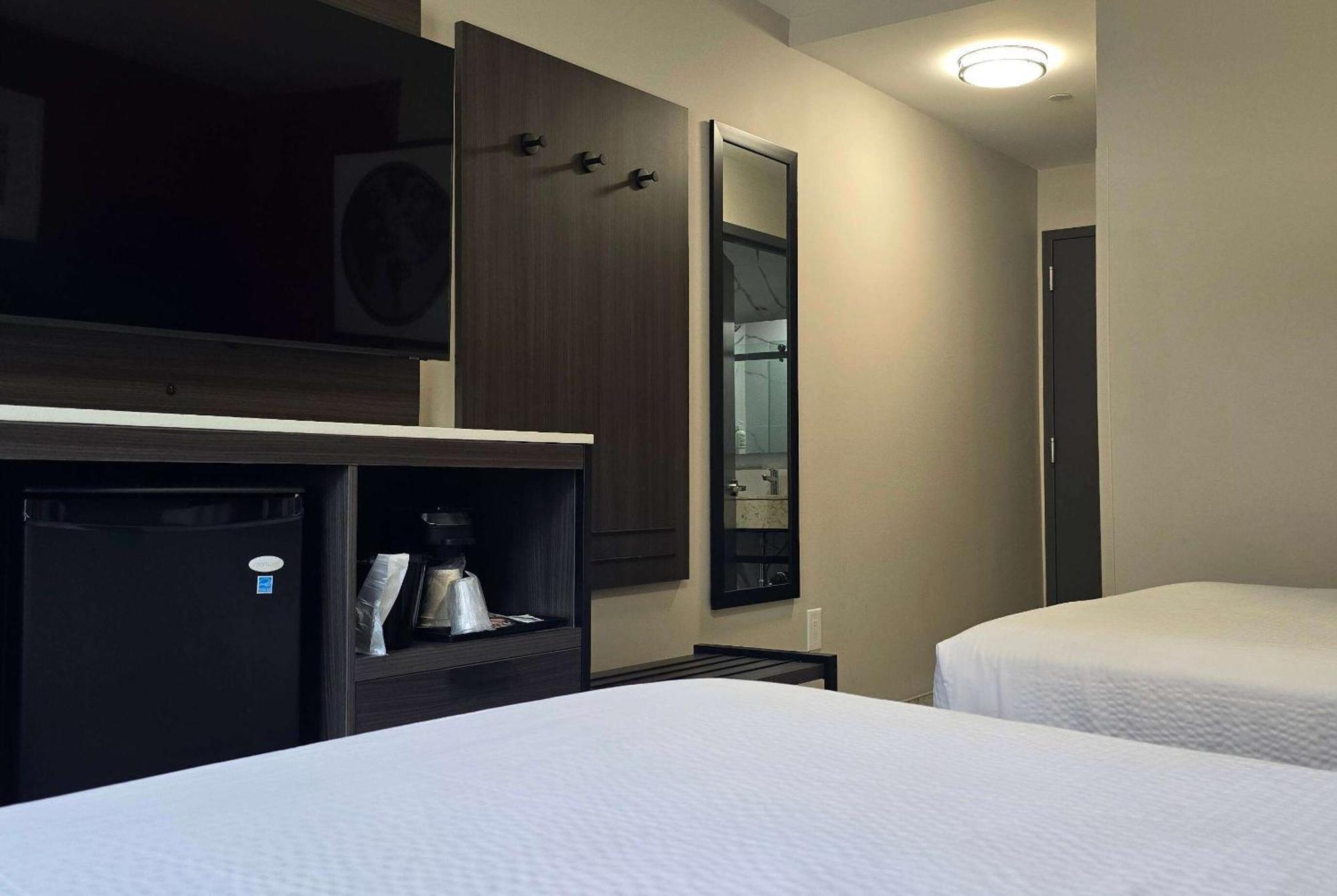 Ramada By Wyndham Brooklyn Empire Blvd New York