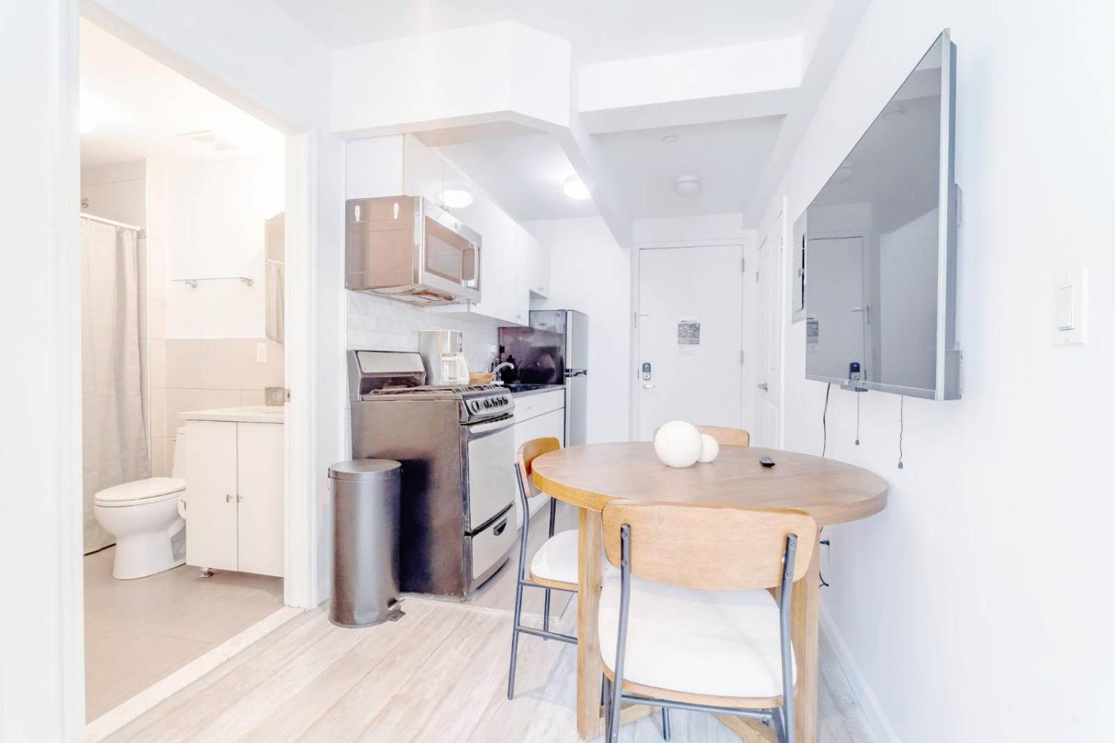 Apartment 3br 1ba Charmer Near Near Times Square & Broadway *