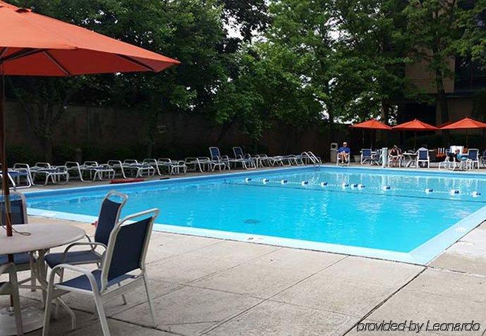 Courtyard By Marriott Laguardia Airport