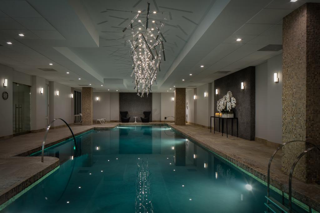 Aka Sutton Place 4*