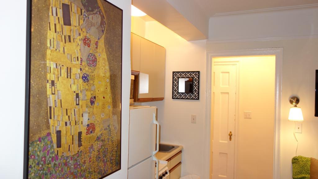Apartment Studio - East 31st Street #30 *
