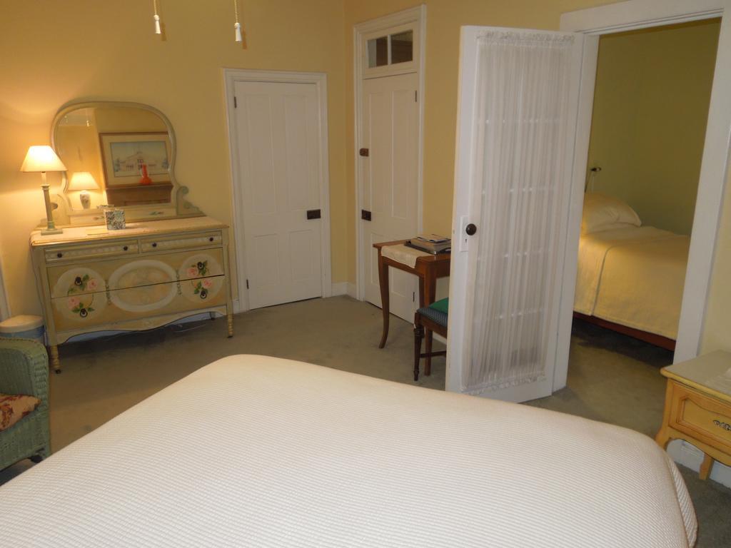 Victorian Of Staten Island 4*